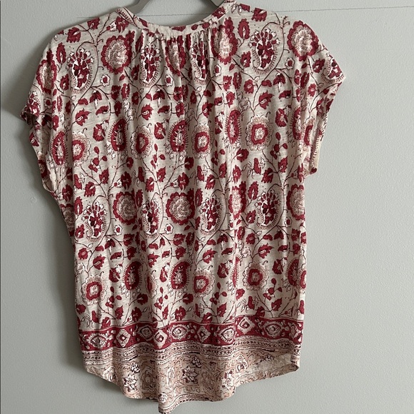 Lucky Brand Red/pastel grey and Cream/white Floral Blouse. Med. cotton/modal. - Picture 7 of 8